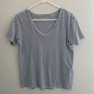 American Eagle V-neck Tee